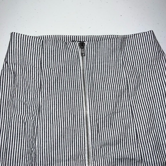 Brandy Melville Skirt - Picture 3 of 8
